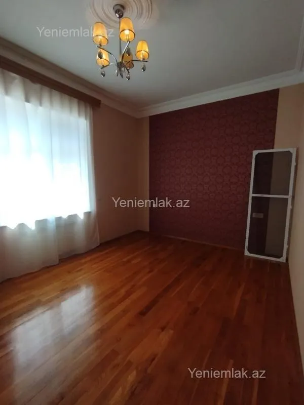 Satılır 5 otaqlı həyət evi 180 m²