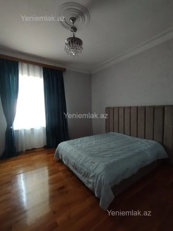 Satılır 5 otaqlı həyət evi 180 m²
