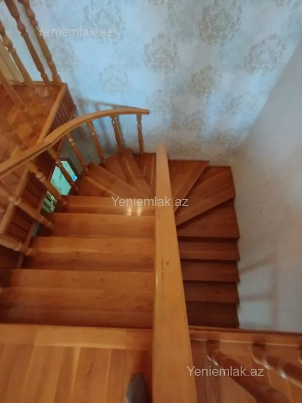 Satılır 5 otaqlı həyət evi 180 m²