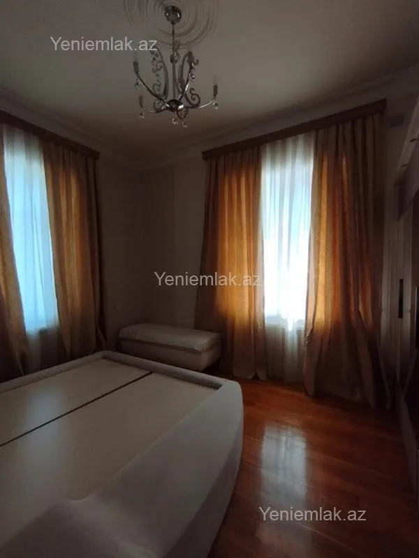 Satılır 5 otaqlı həyət evi 180 m²