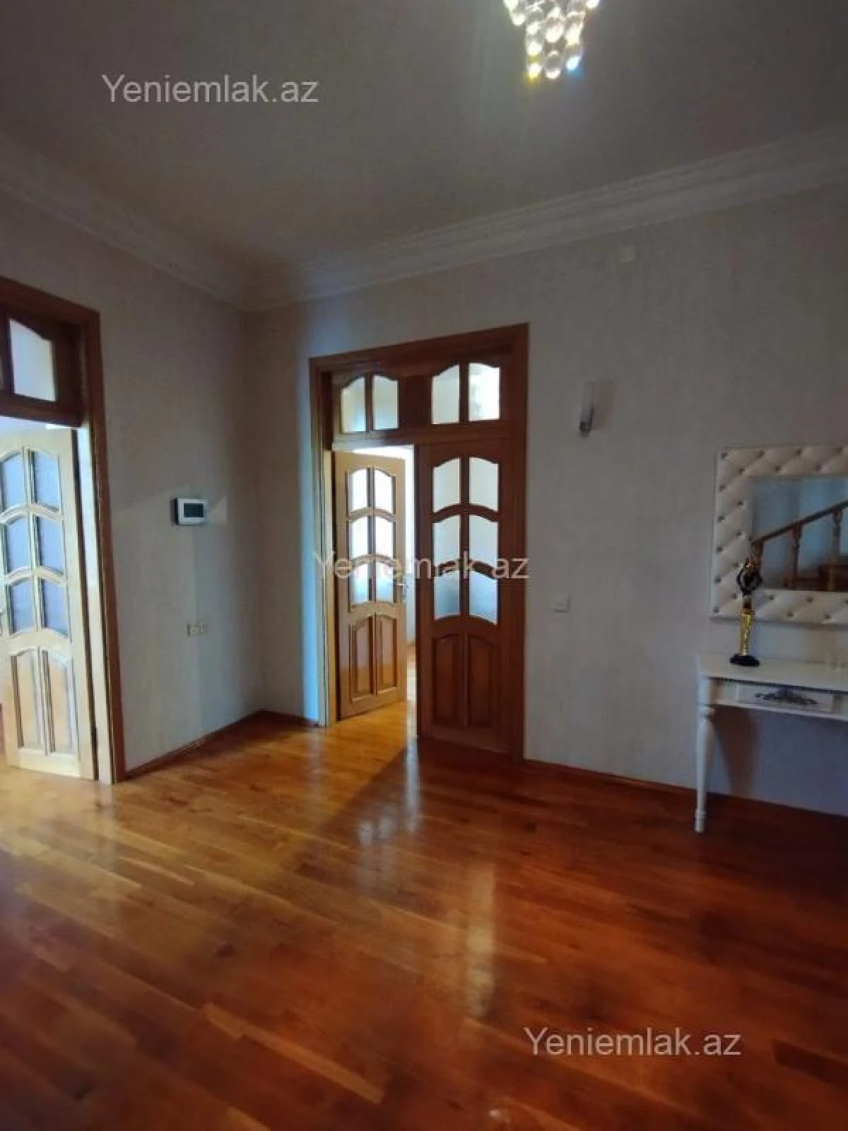 Satılır 5 otaqlı həyət evi 180 m²
