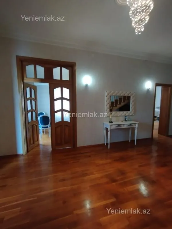 Satılır 5 otaqlı həyət evi 180 m²