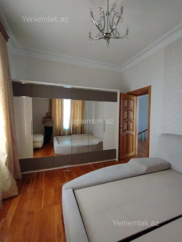 Satılır 5 otaqlı həyət evi 180 m²