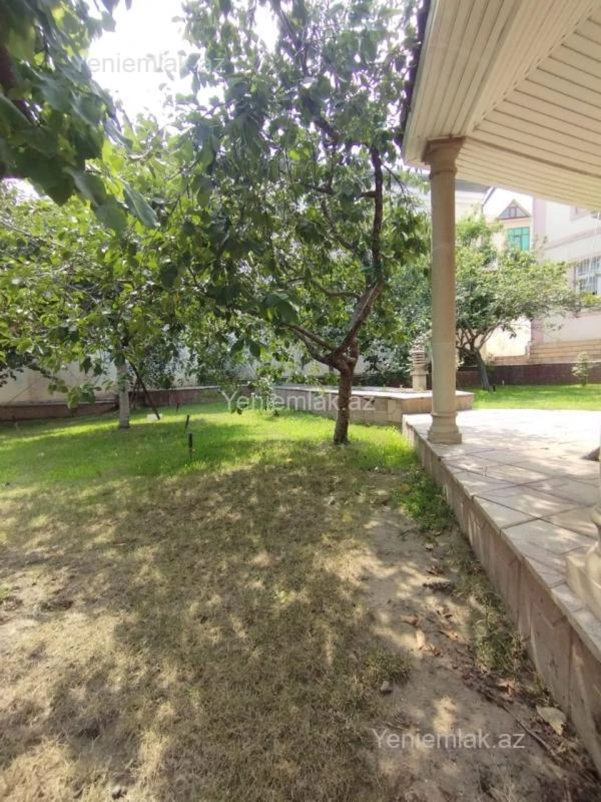 Satılır 5 otaqlı həyət evi 180 m²