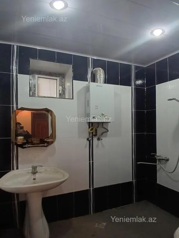 Satılır 6 otaqlı həyət evi 220 m²