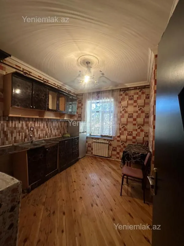 Satılır 6 otaqlı həyət evi 220 m²