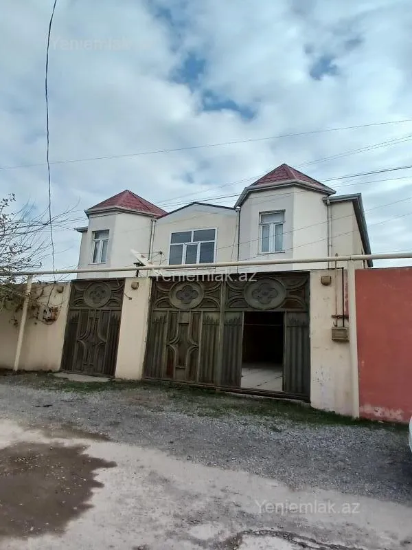 Satılır 6 otaqlı həyət evi 220 m²