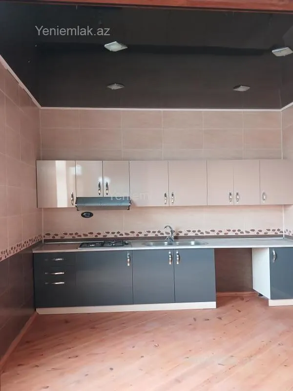 Satılır 6 otaqlı həyət evi 220 m²