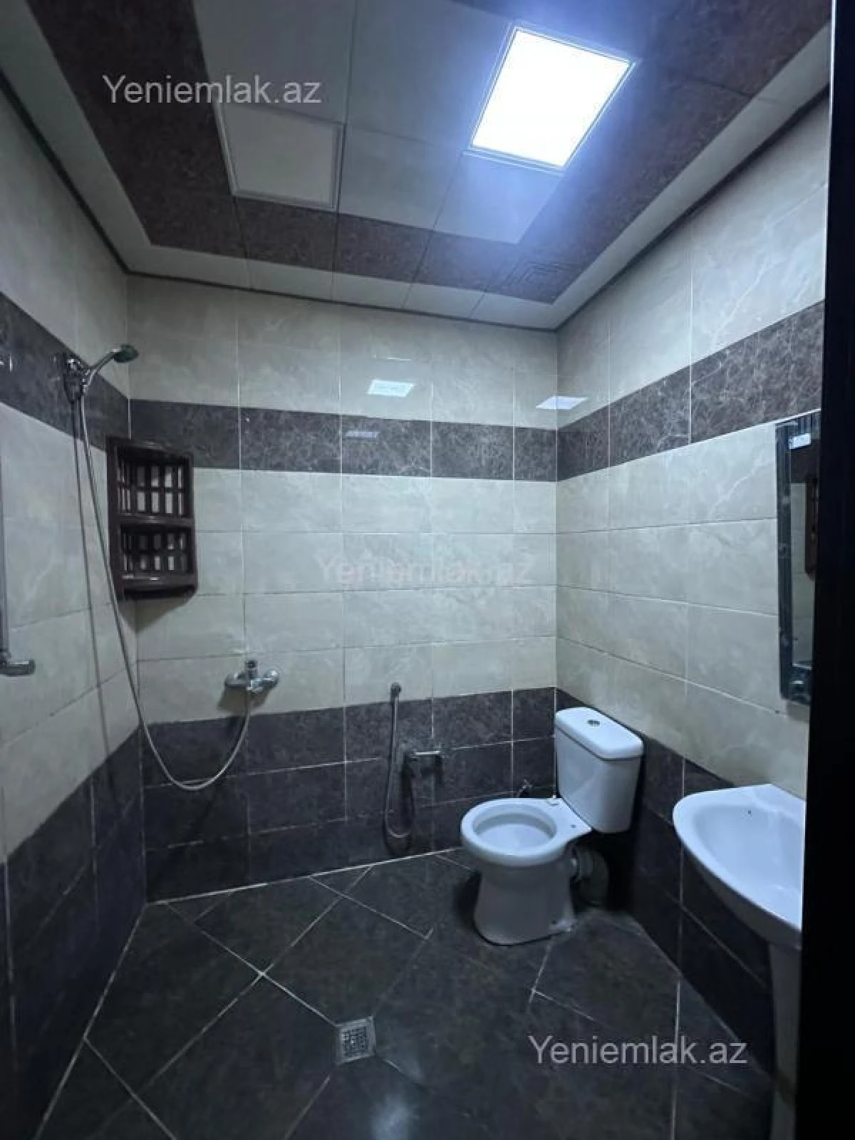 Satılır 6 otaqlı həyət evi 220 m²