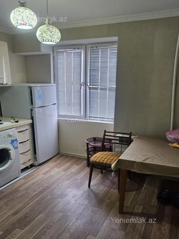 Satılır 2 otaqlı köhnə tikili 60 m²