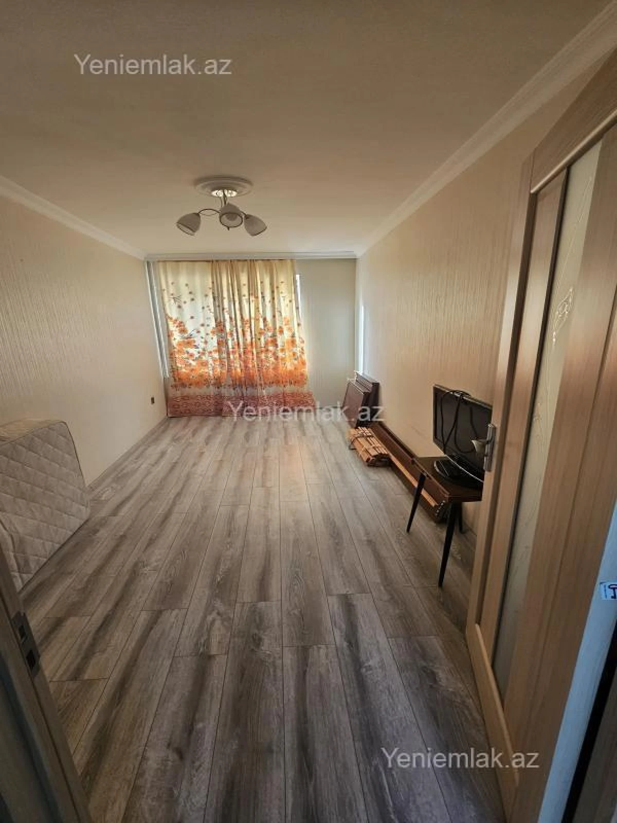 Satılır 2 otaqlı köhnə tikili 60 m²