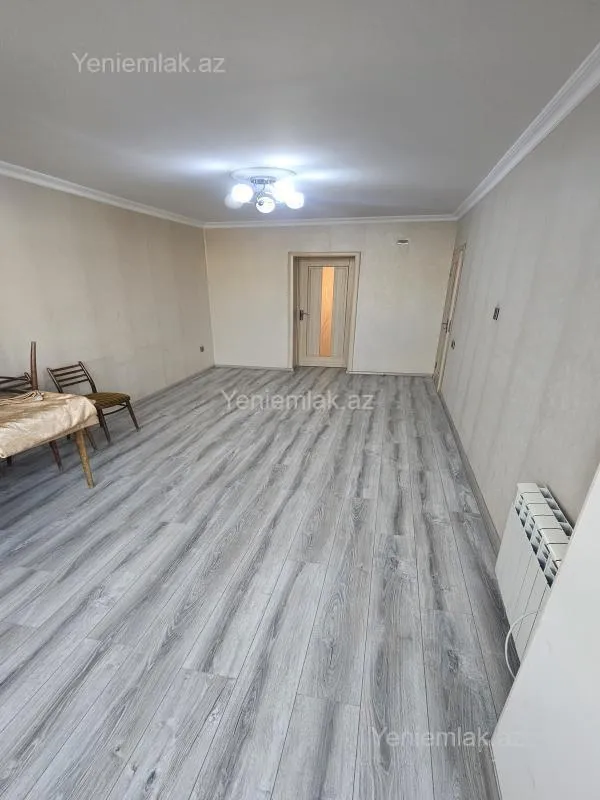Satılır 2 otaqlı köhnə tikili 60 m²