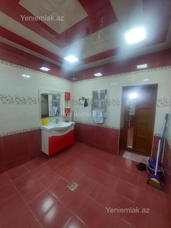Satılır 6 otaqlı həyət evi 280 m²