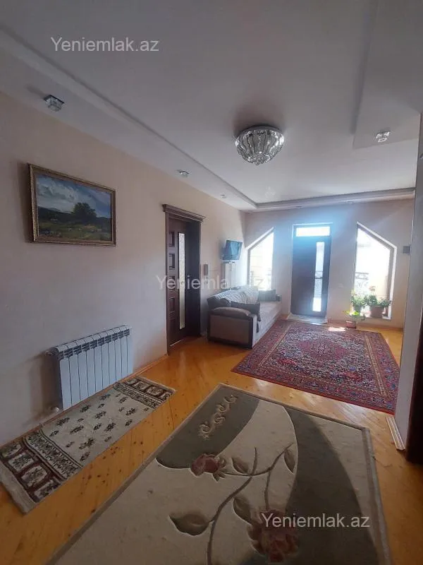 Satılır 6 otaqlı həyət evi 280 m²