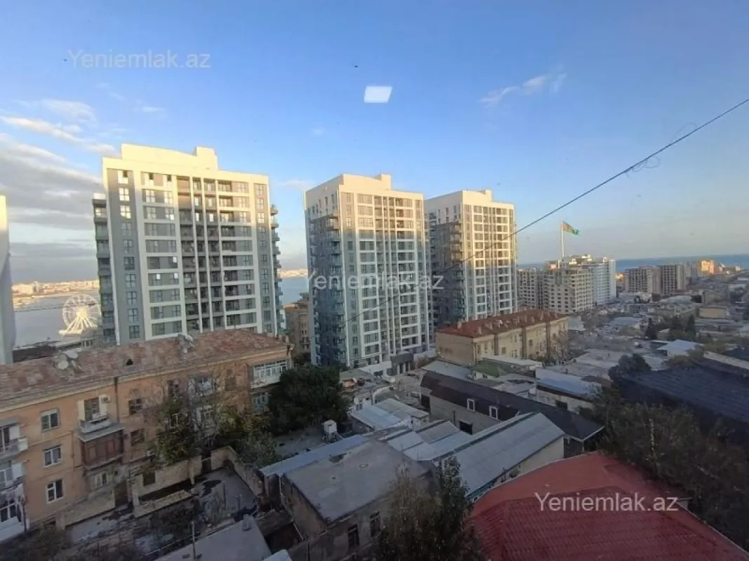 Satılır 3 otaqlı köhnə tikili 80 m²