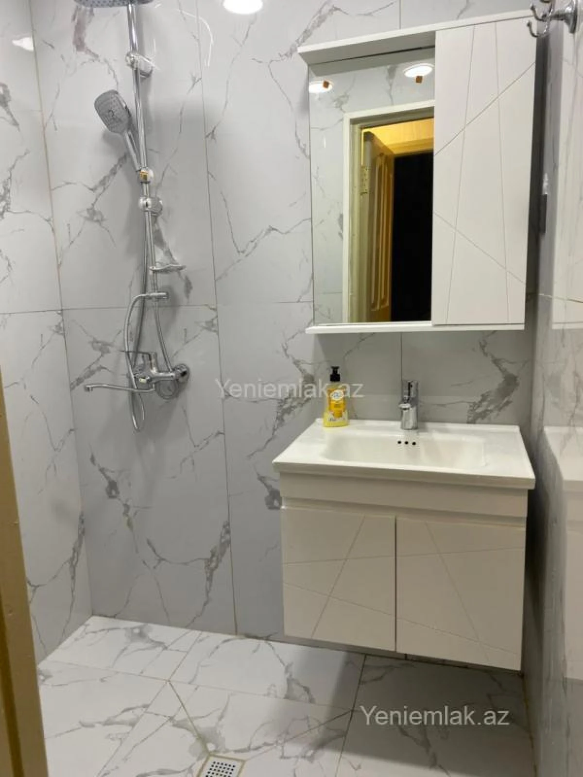 Satılır 3 otaqlı köhnə tikili 75 m²