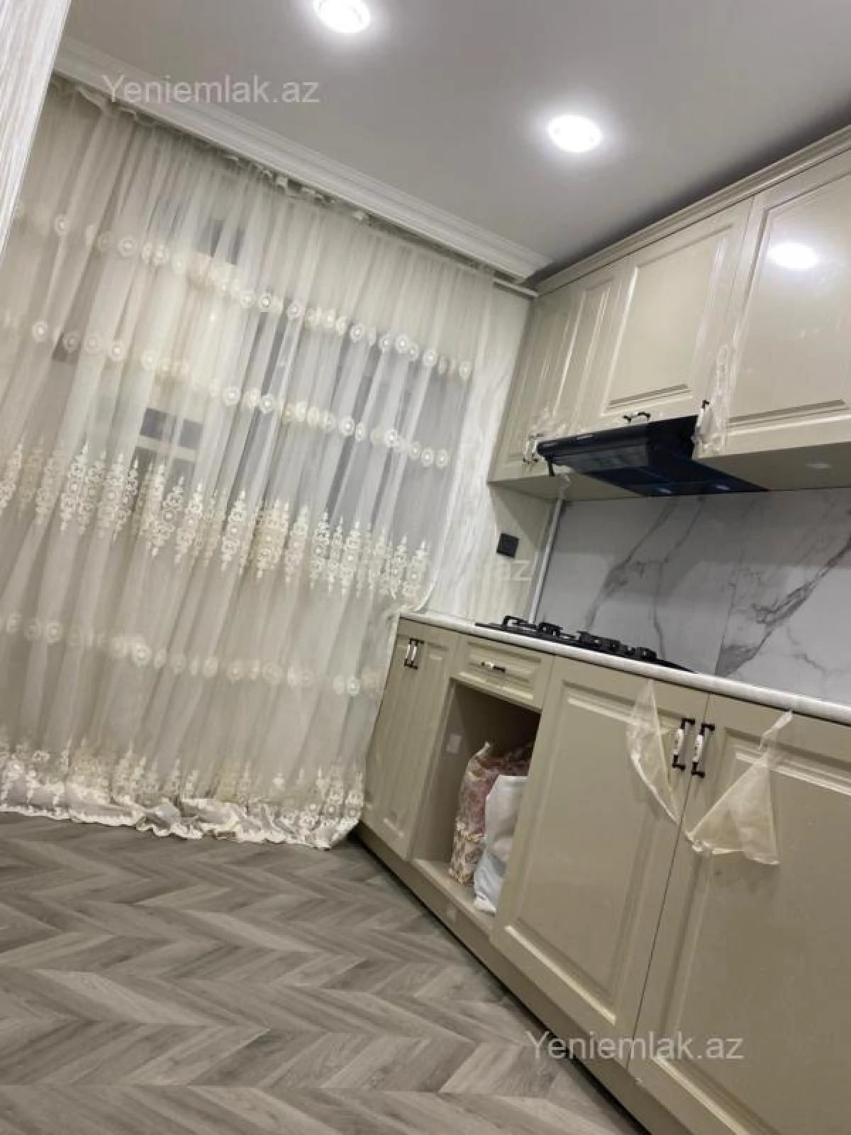 Satılır 3 otaqlı köhnə tikili 75 m²