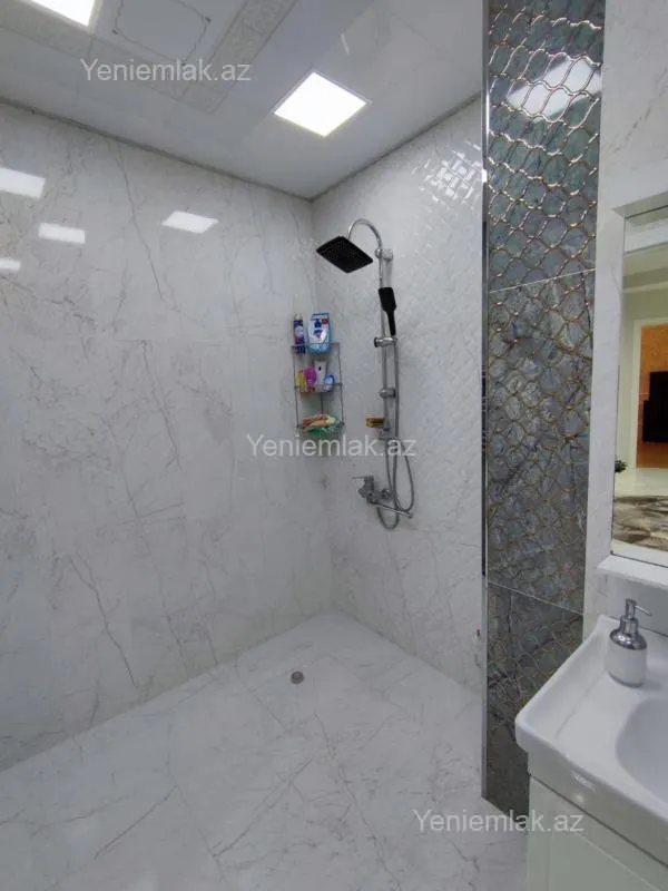 Satılır 3 otaqlı yeni tikili 150 m²