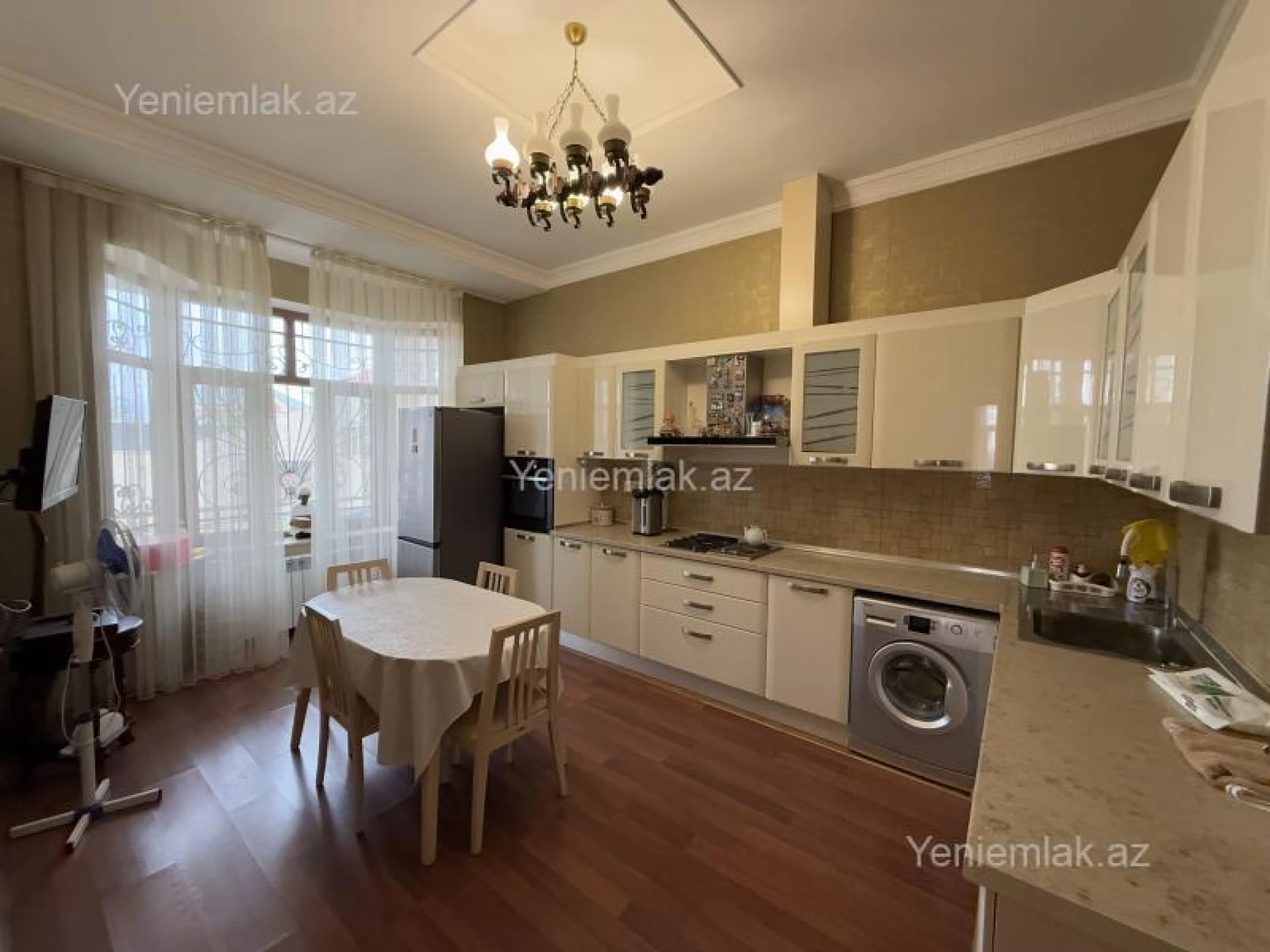 Satılır 5 otaqlı həyət evi 400 m²