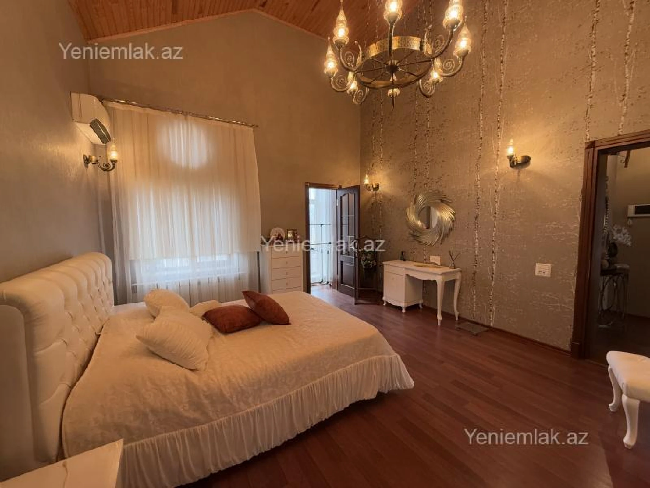 Satılır 5 otaqlı həyət evi 400 m²