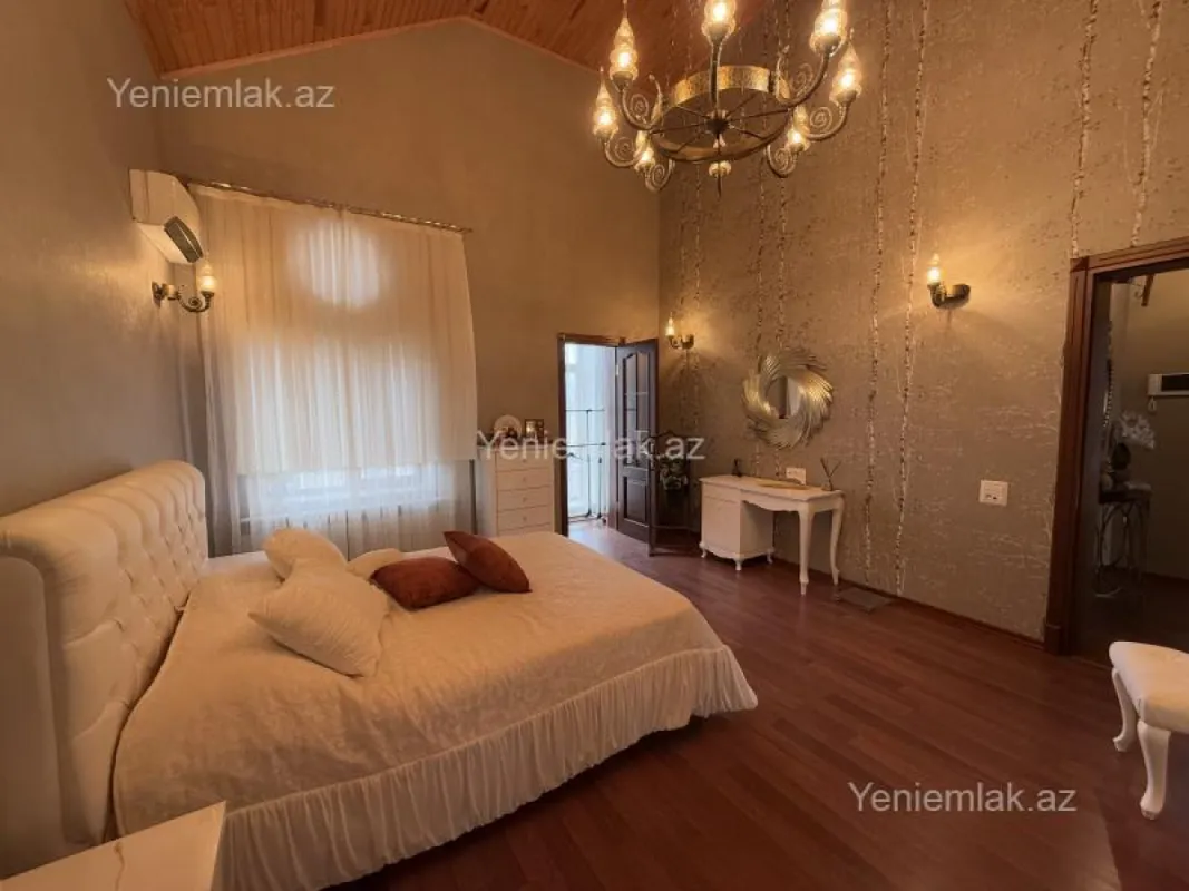 Satılır 5 otaqlı həyət evi 400 m²