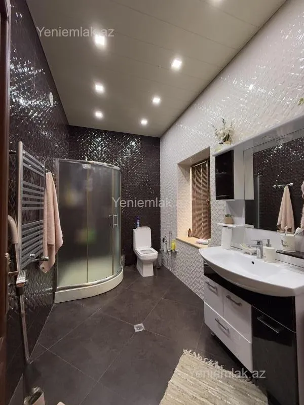 Satılır 5 otaqlı həyət evi 400 m²