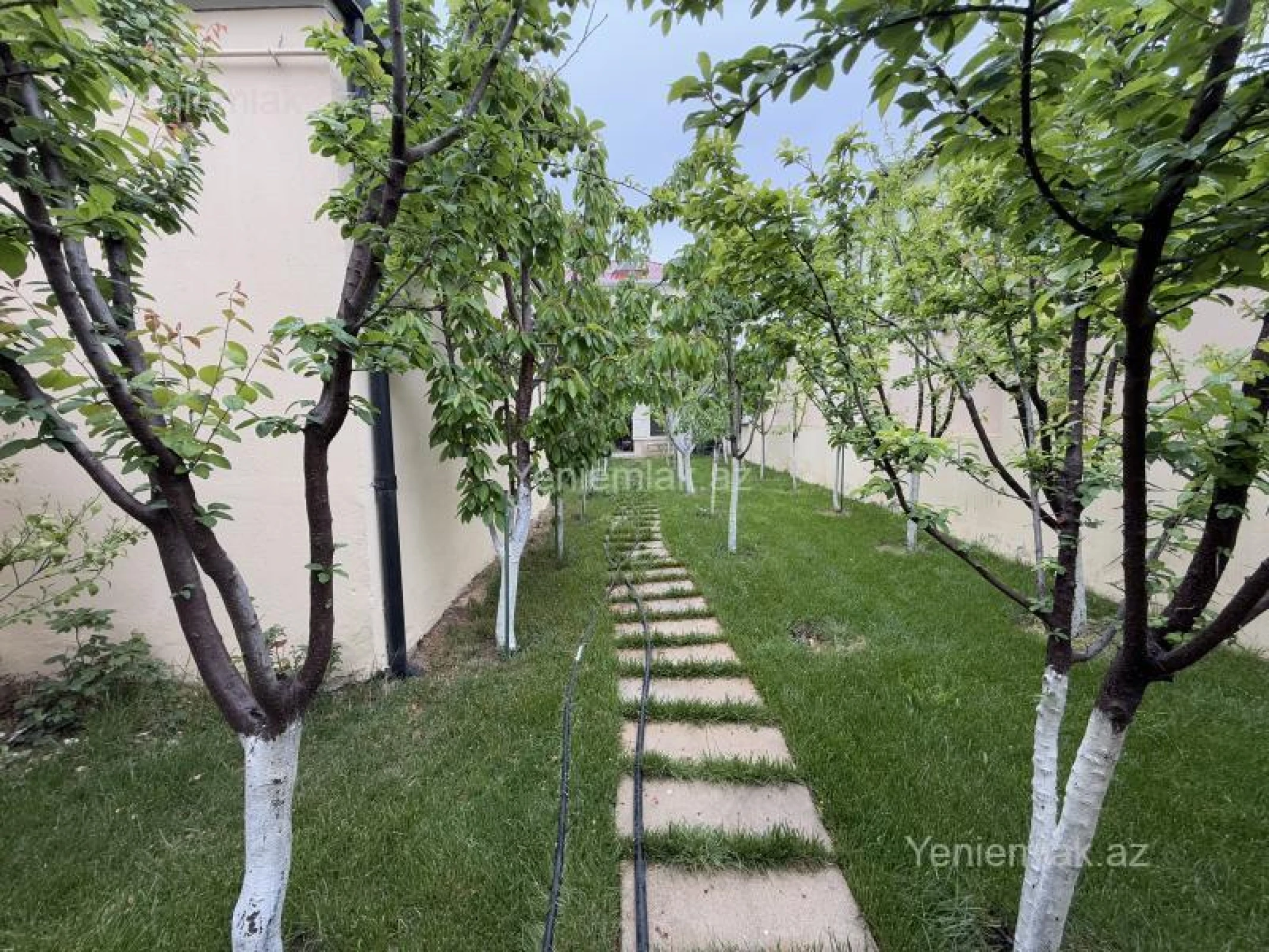 Satılır 5 otaqlı həyət evi 400 m²