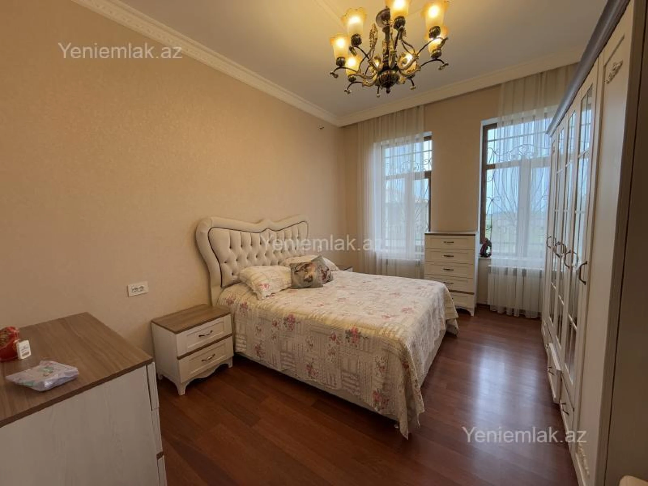 Satılır 5 otaqlı həyət evi 400 m²