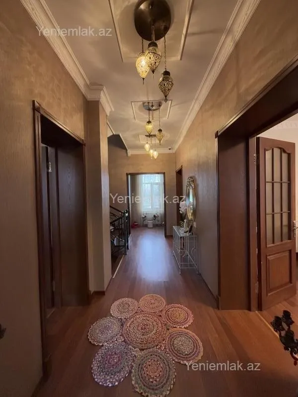 Satılır 5 otaqlı həyət evi 400 m²