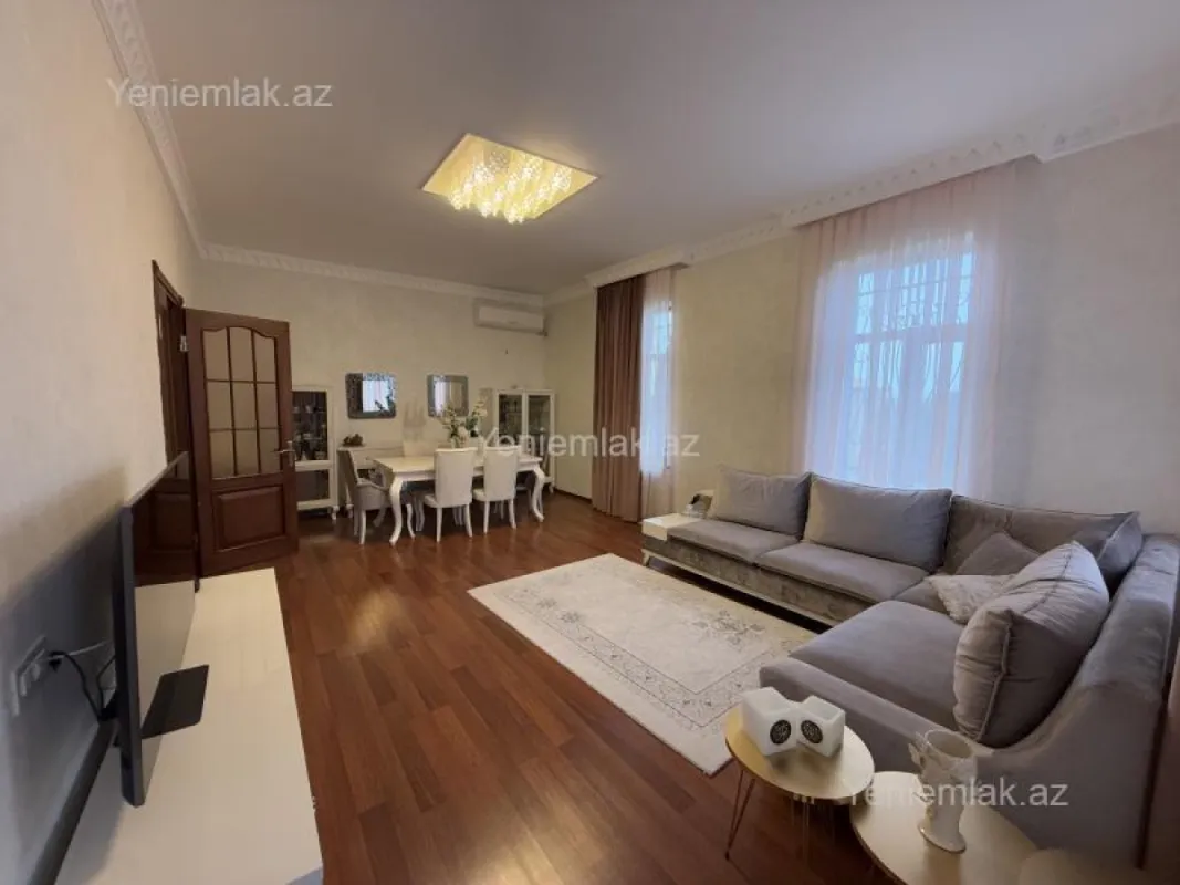 Satılır 5 otaqlı həyət evi 400 m²