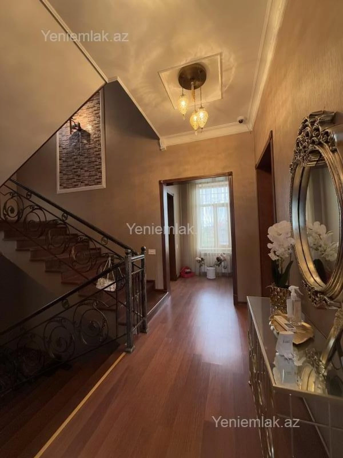 Satılır 5 otaqlı həyət evi 400 m²