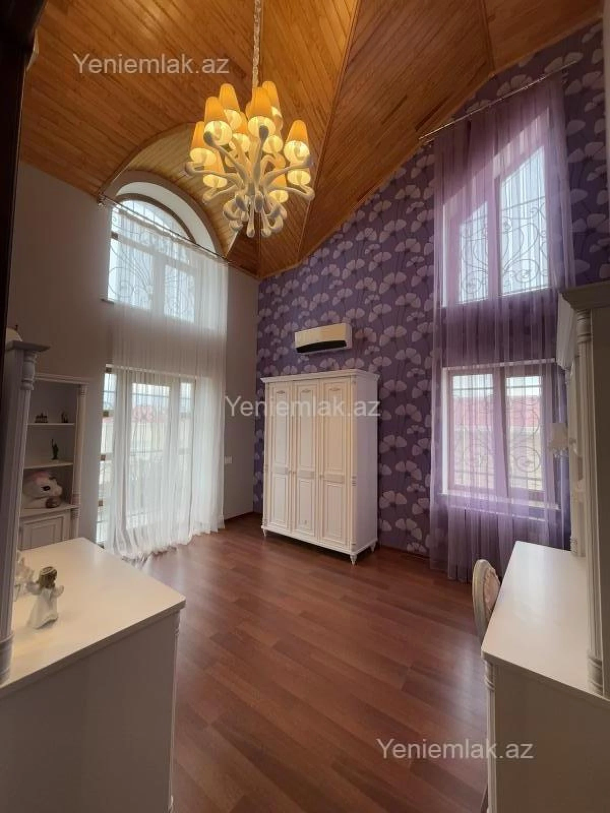 Satılır 5 otaqlı həyət evi 400 m²
