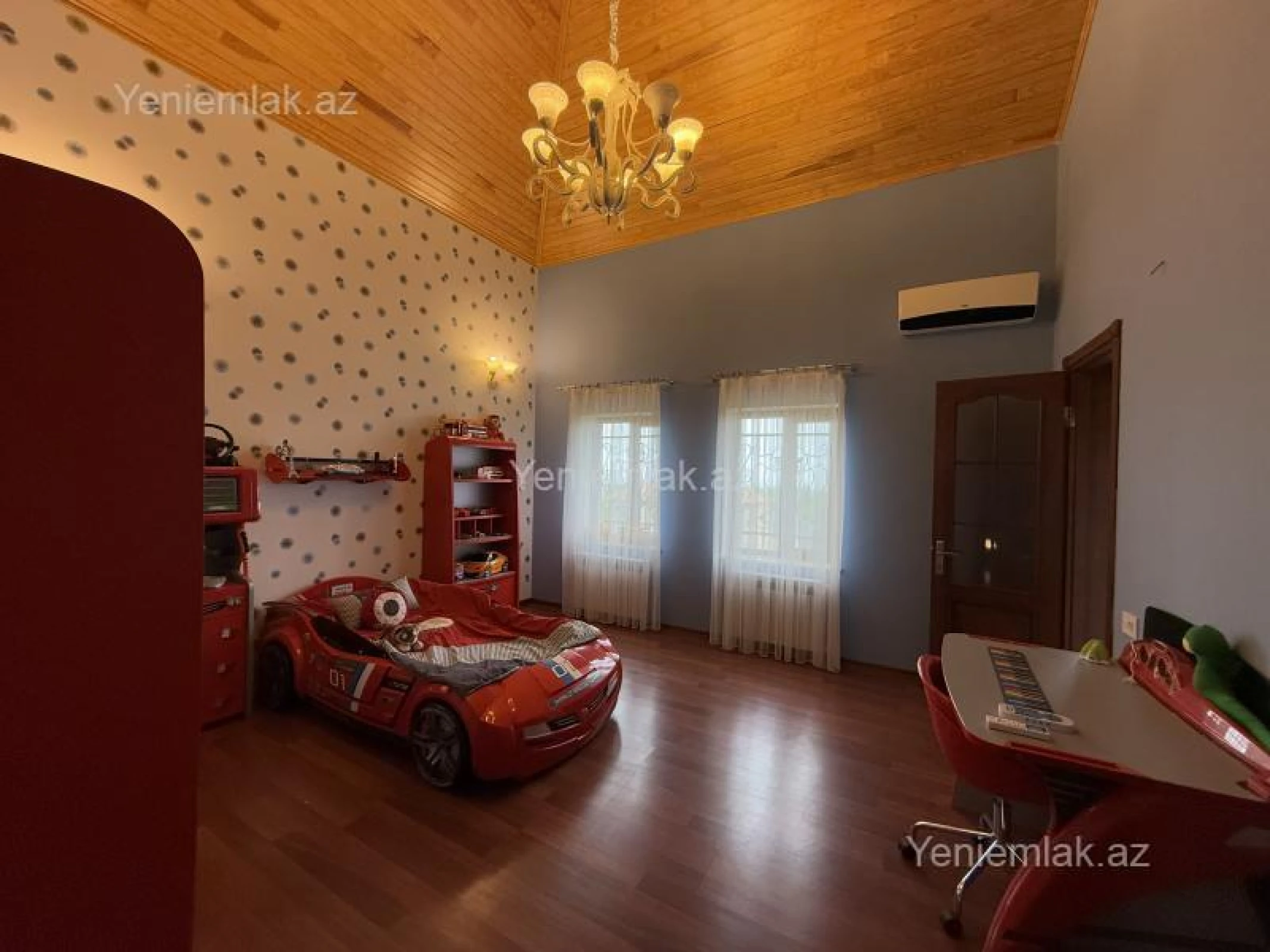 Satılır 5 otaqlı həyət evi 400 m²