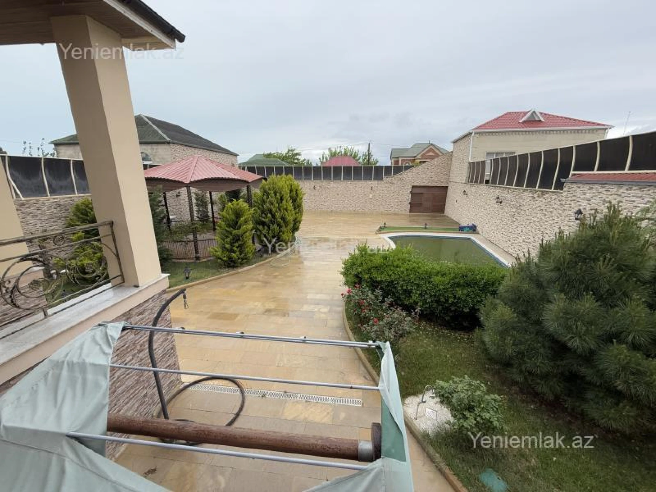 Satılır 5 otaqlı həyət evi 400 m²