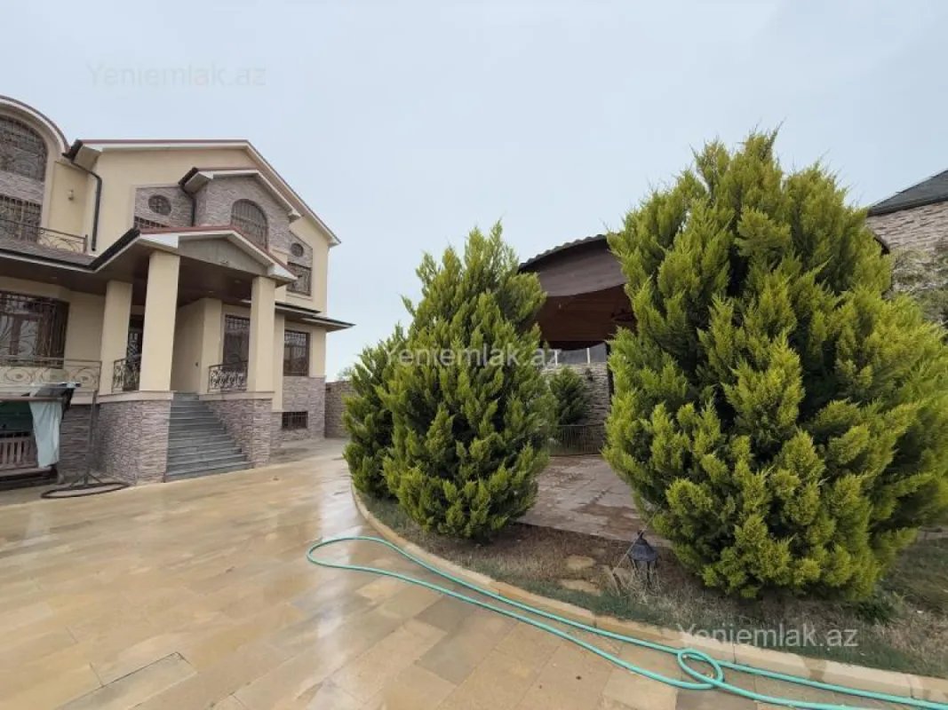 Satılır 5 otaqlı həyət evi 400 m²