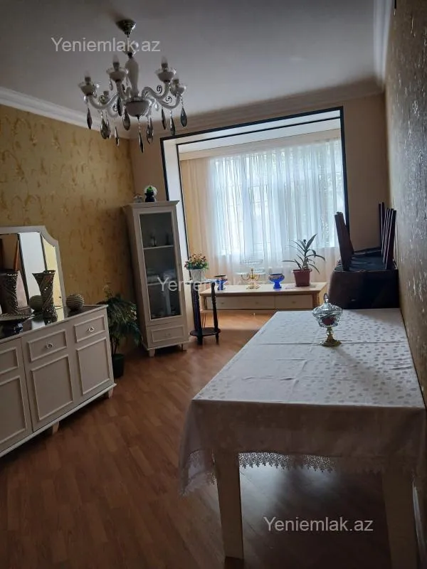 Satılır 5 otaqlı köhnə tikili 131 m²
