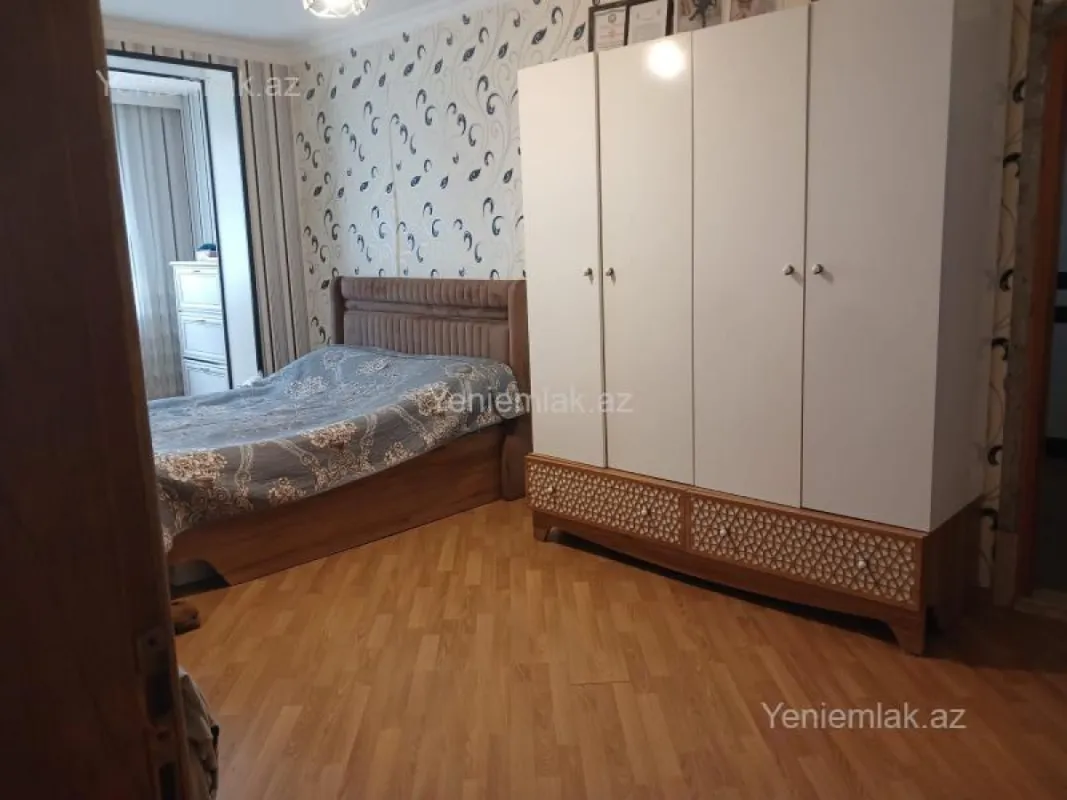 Satılır 5 otaqlı köhnə tikili 131 m²