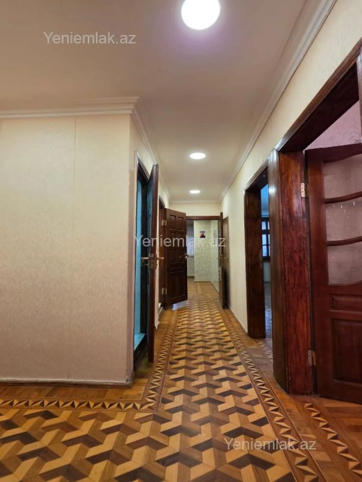 Satılır 4 otaqlı köhnə tikili 100 m²