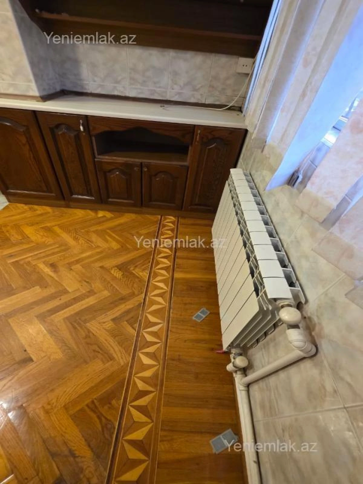 Satılır 4 otaqlı köhnə tikili 100 m²