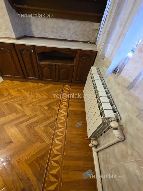 Satılır 4 otaqlı köhnə tikili 100 m²