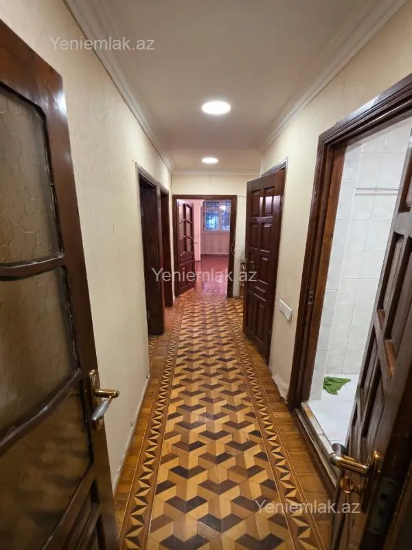 Satılır 4 otaqlı köhnə tikili 100 m²