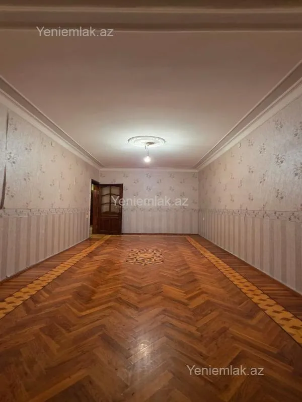 Satılır 4 otaqlı köhnə tikili 100 m²