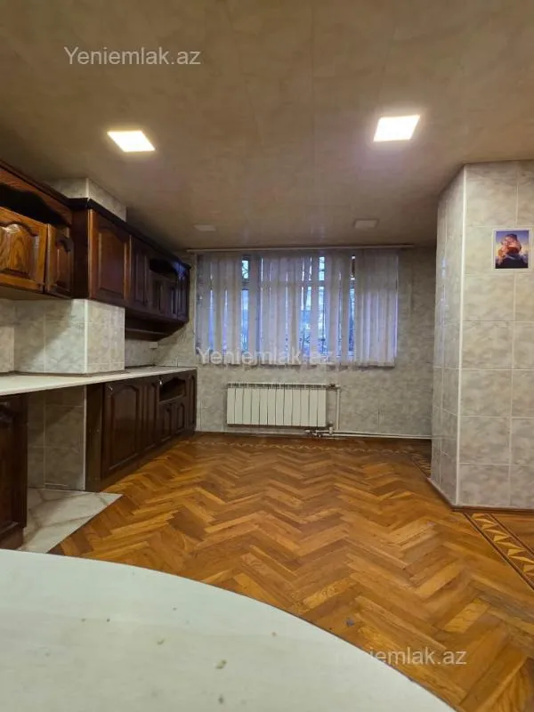 Satılır 4 otaqlı köhnə tikili 100 m²