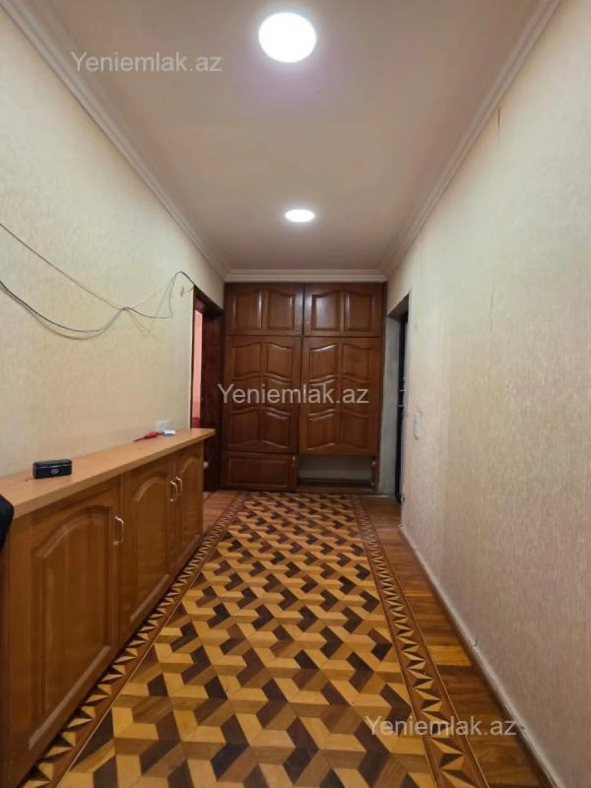 Satılır 4 otaqlı köhnə tikili 100 m²