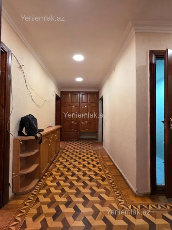 Satılır 4 otaqlı köhnə tikili 100 m²