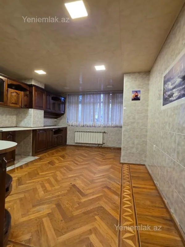 Satılır 4 otaqlı köhnə tikili 100 m²