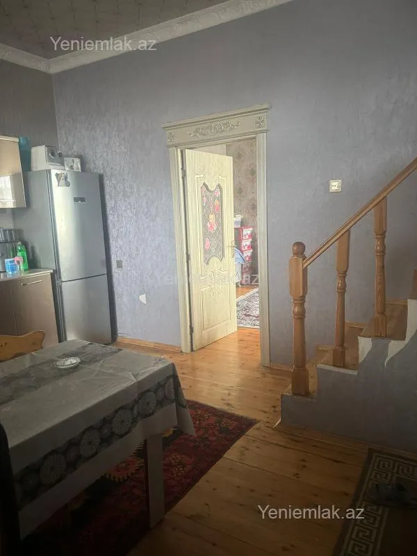 Satılır 5 otaqlı həyət evi 200 m²