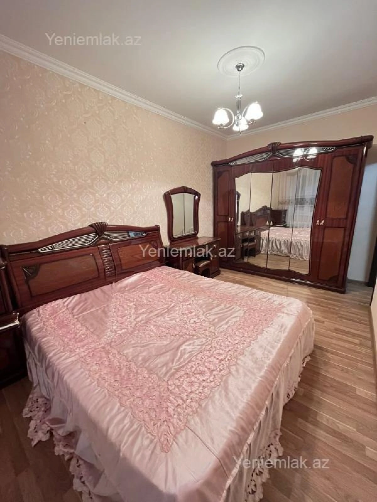 Satılır 4 otaqlı köhnə tikili 93 m²