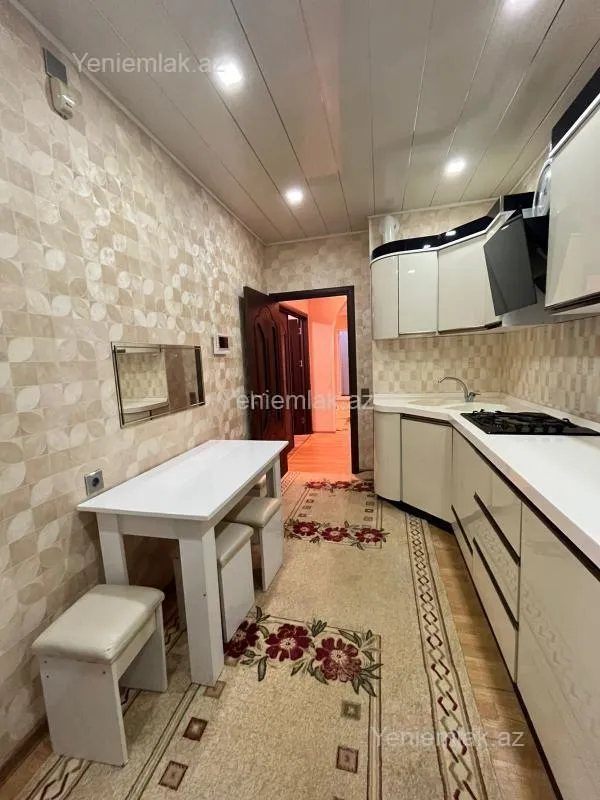 Satılır 4 otaqlı köhnə tikili 93 m²