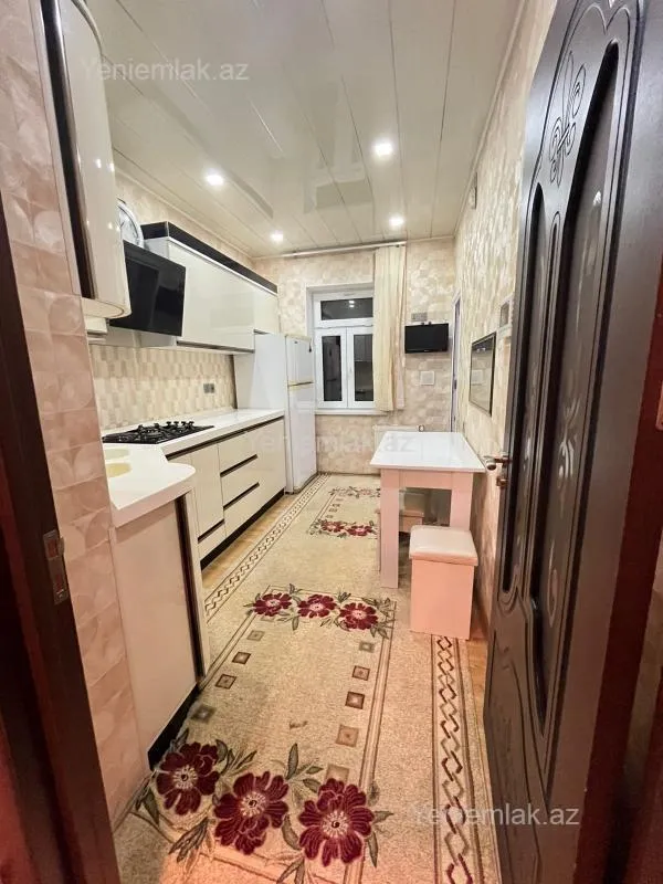 Satılır 4 otaqlı köhnə tikili 93 m²